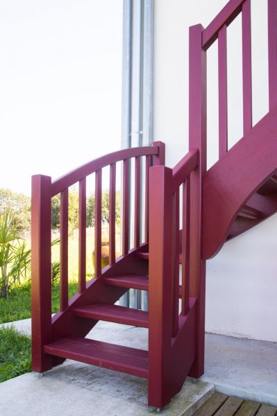 Artisan menuisier conception et réalisation d'escalier extérieur Bayonne