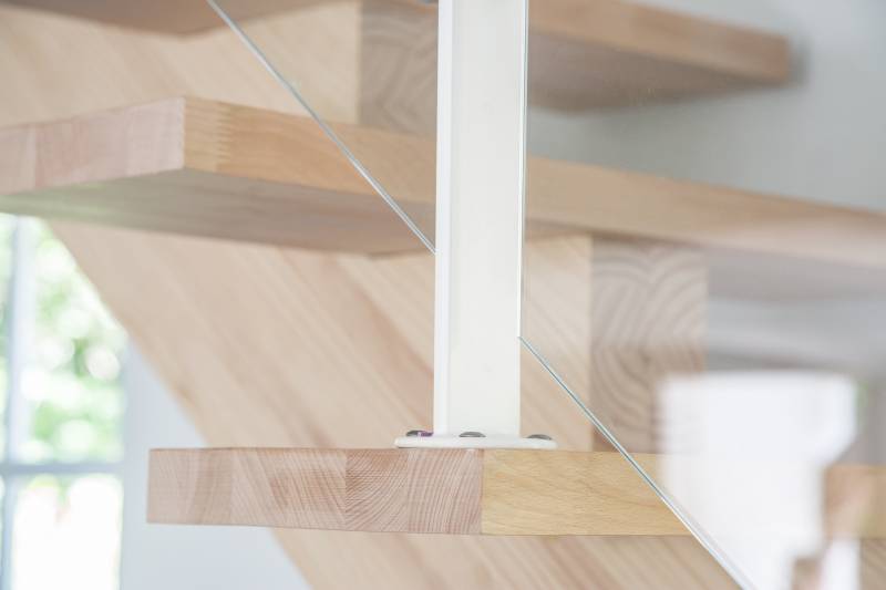 Escalier limon central, garde-corps métal verre, décoration Landes