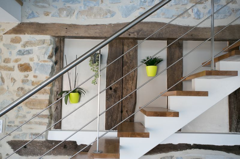 Installation Escalier droit LIMON CENTRAL - Marches CHÊNE - Garde-Corps INOX  - HOSSEGOR