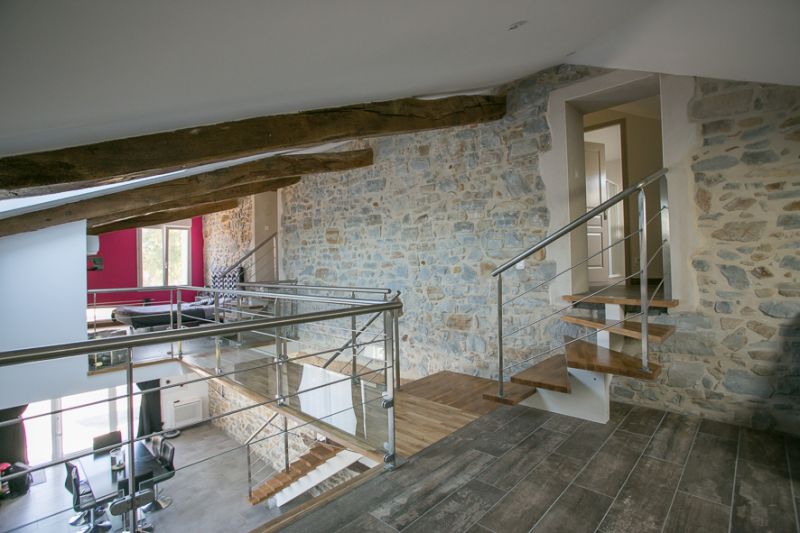 Recherche Escalier MODERNE droit LIMON CENTRAL - Marches CHÊNE - Garde-Corps INOX  - CAPRETON