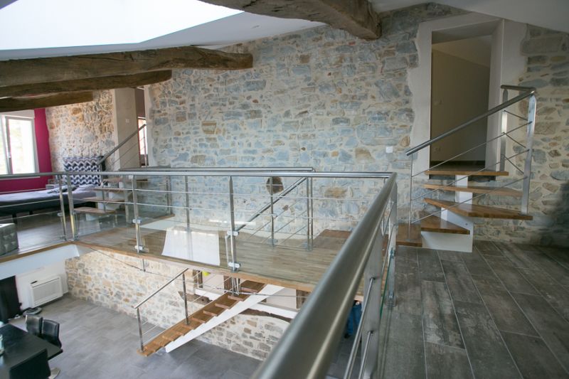 Trouver fabricant Escalier droit LIMON CENTRAL - Marches CHÊNE - Garde-Corps INOX  - DAX