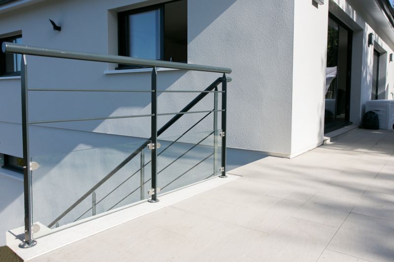 Recherche fabricant GARDE-CORPS METAL sur terrasse - Côté ESCALIER - SUD LANDES