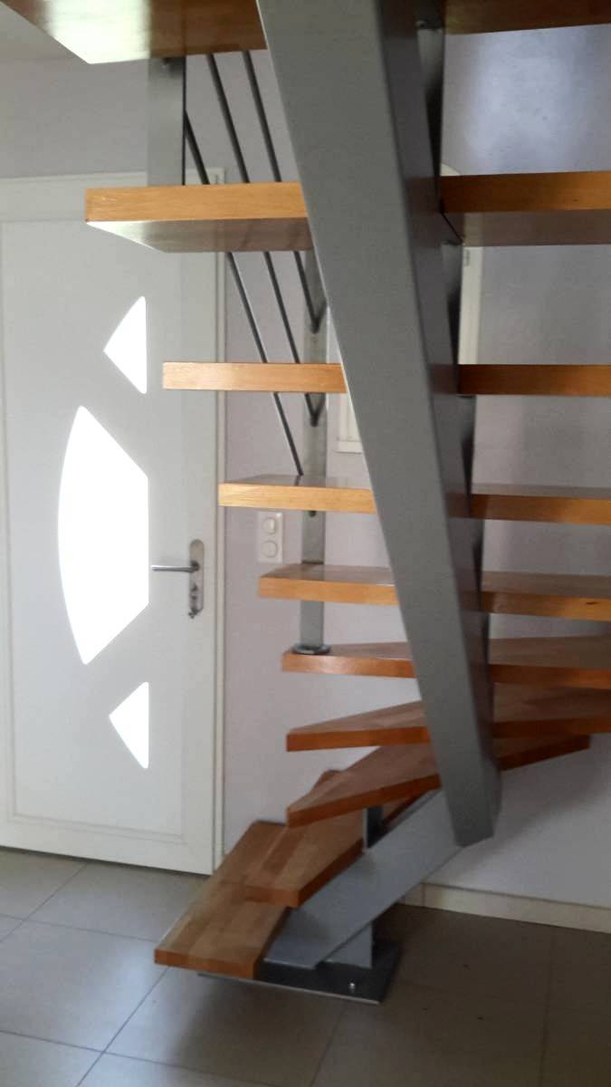 Escalier limon central METAL sur mesure