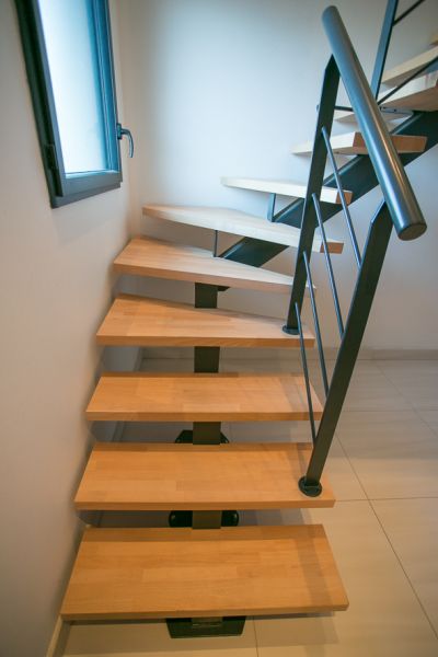 Escalier 1/4 tournant LIMON CENTRAL METAL - Garde-Corps METAL - Côté Escalier - CAPBRETON