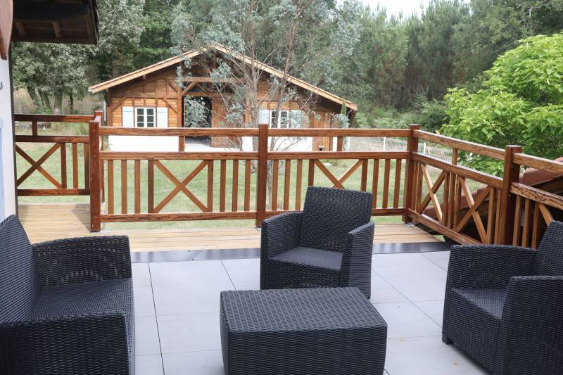 Garde-corps traditionnel bois, motif croix de St André, Landes