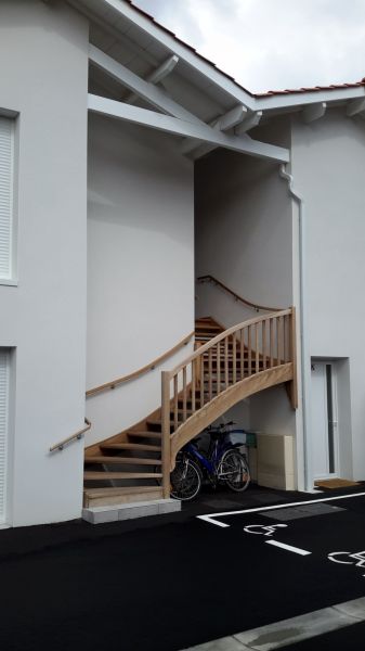 Rechercher fabricant ESCALIER BOIS extérieur SUR MESURE traditionnel au PAYS BASQUE