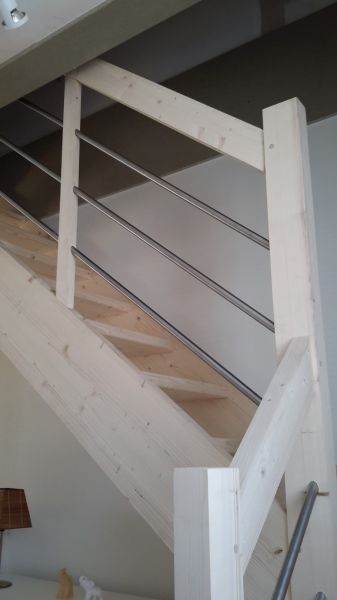 ESCALIER moderne BOIS, facile à poser, en Kit ou pré-monté, dans les Pyrénées Atlantiques